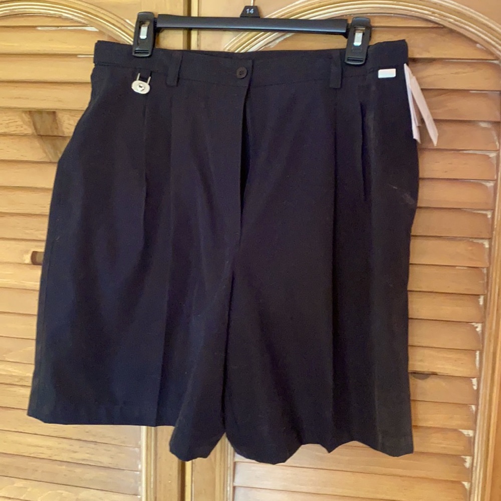 NWT Black shorts Liz Claiborne size 14 poly. Golf